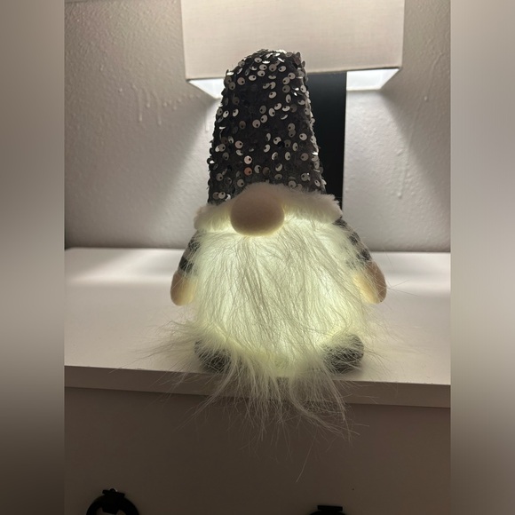 2 Silver Christmas Gnomes - Picture 8 of 9